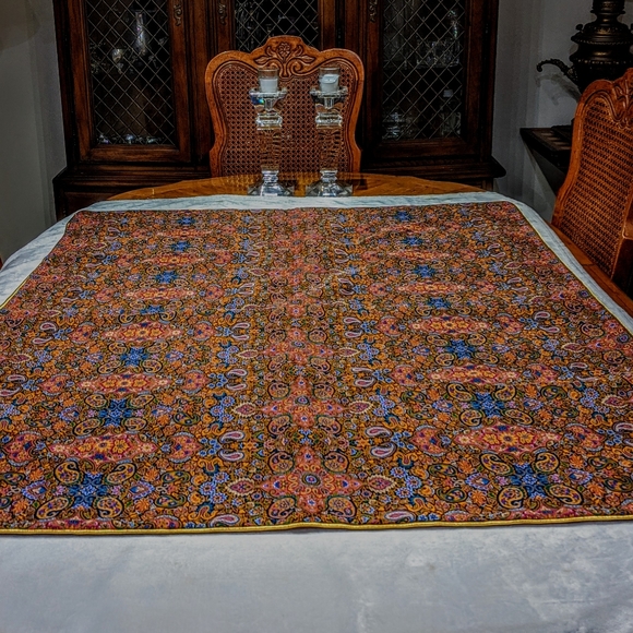 Table cloth - Picture 1 of 6